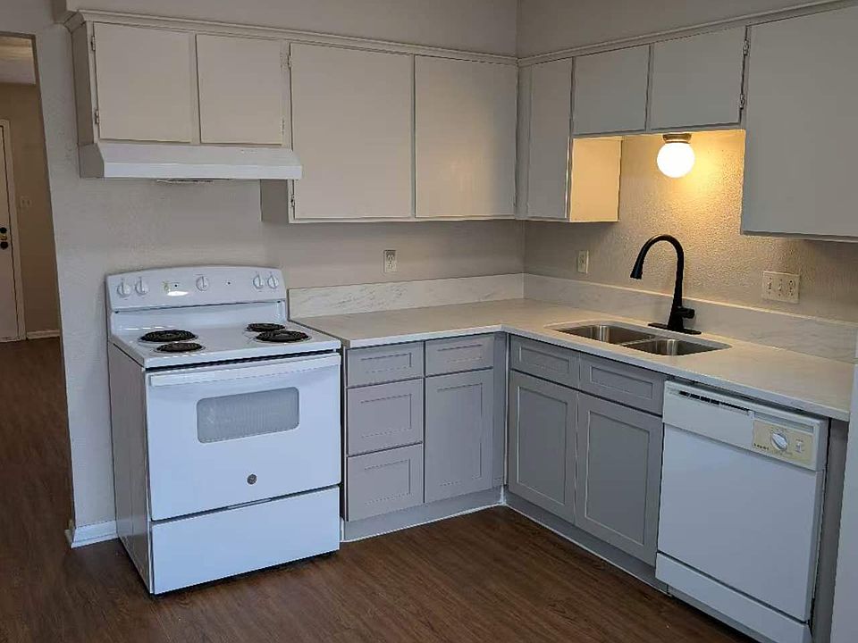 1st image of 1404 Hillside Dr #1
