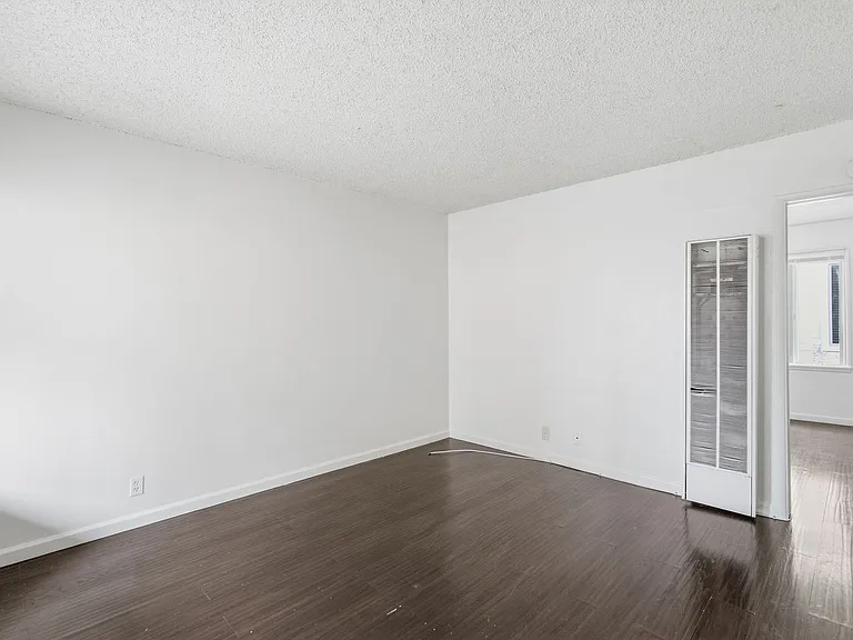 1425 Cedar Ave — Photo 5