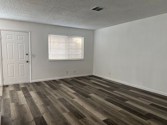 5th image of 712 Kerryjen Ct #D