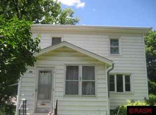 526 6th St SW, Waseca, MN 56093