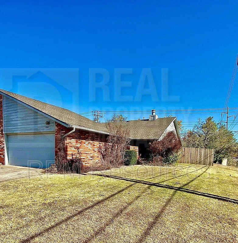 2 bed, 2.0 bath, 1280 sqft, $1,249 — Photo 2
