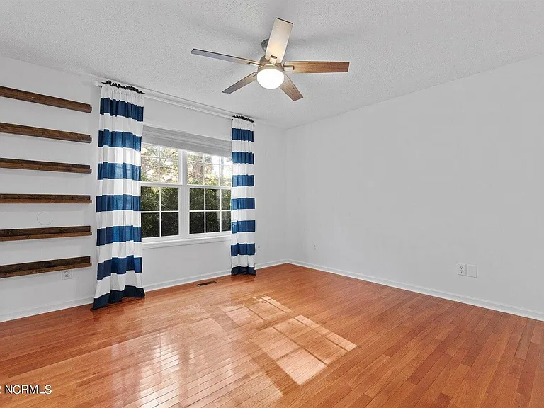 120 Crimson Ct — Photo 38