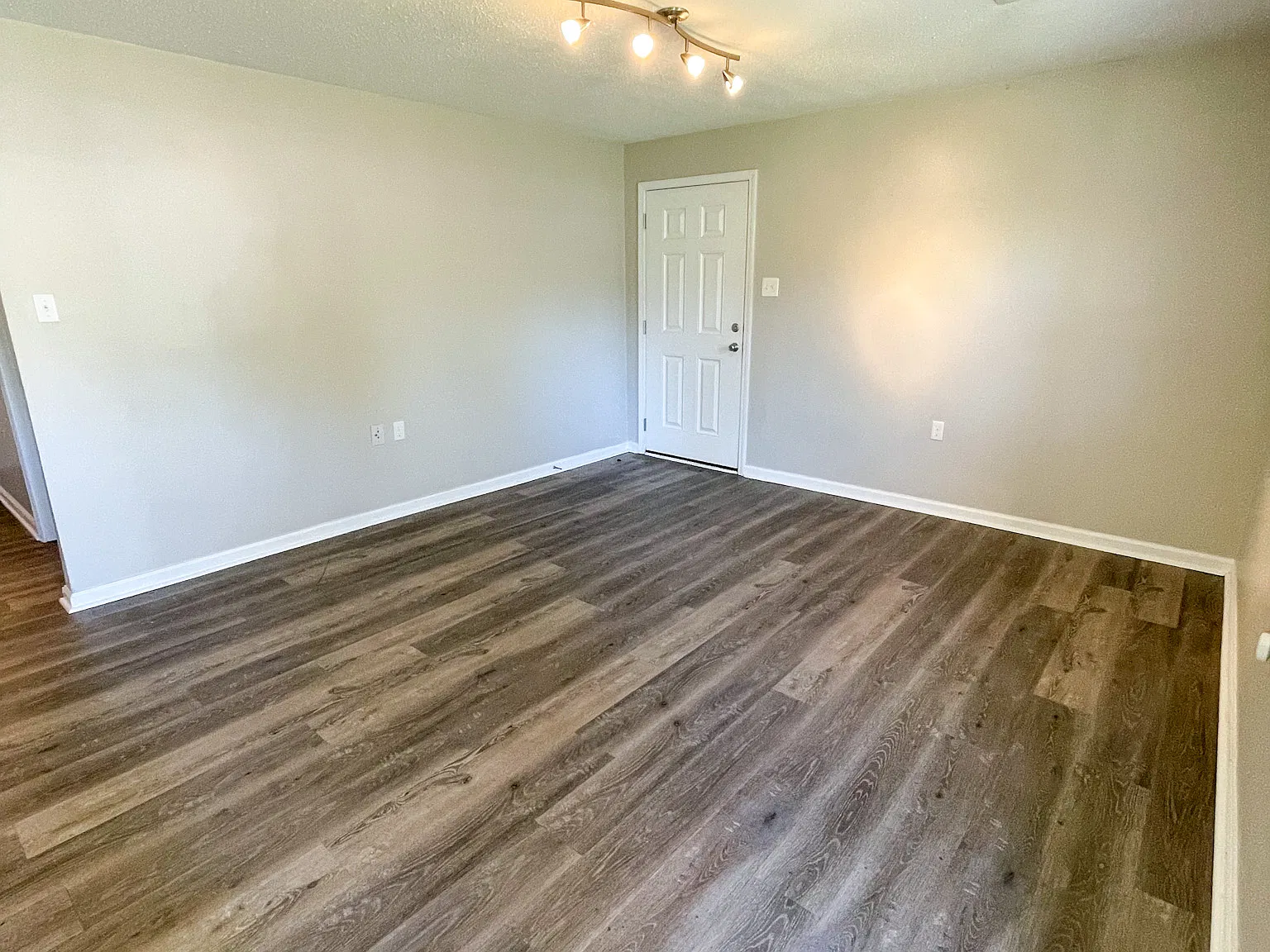 **50% off 1st months rent**Downtown living with great location! *Accepts Housing Voucher* — Photo 2