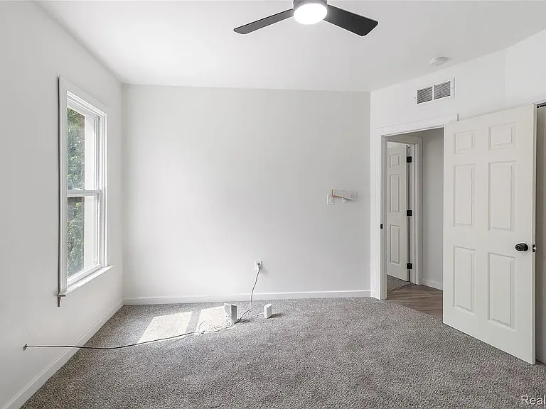 2509-1 Gladstone St — Photo 15
