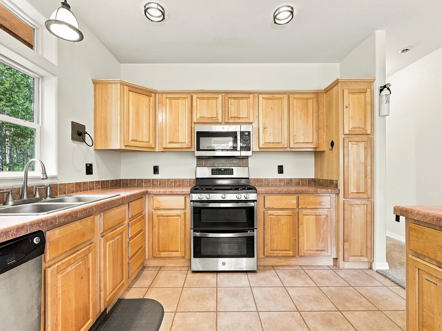 Tschaikovsky Dr, 237 UPPER - Upper — Photo 2