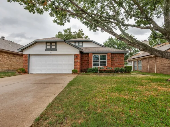 5814 Fox Hunt Dr, Arlington, TX 76017