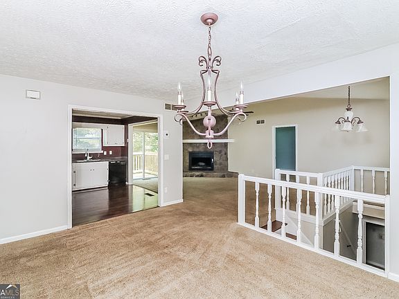 4th image of 3521 Sandra Dr