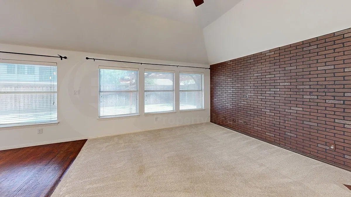 3 bed, 2.0 bath, 1931 sqft, $2,495 — Photo 4