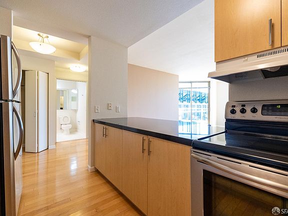 5th image of 88 King St Unit 606