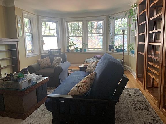 3rd image of 2129 W Morse Ave APT 1
