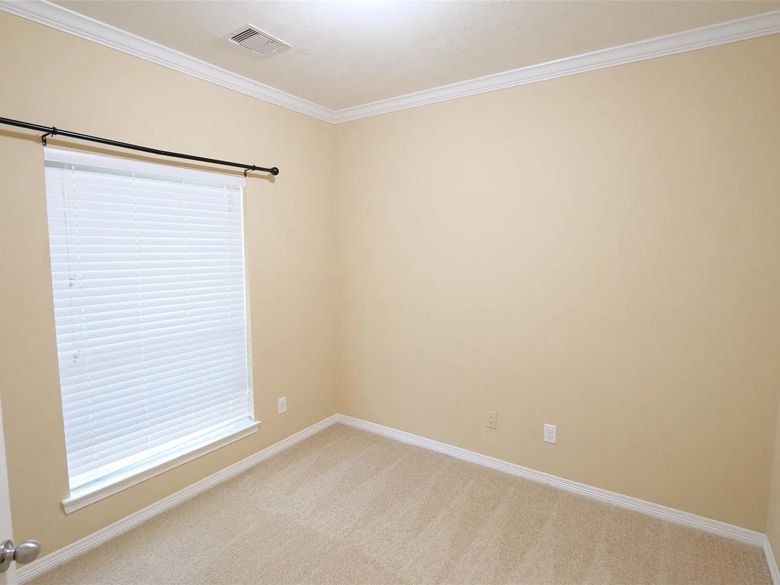 5 bed, 3.5 bath, 2919 sqft, $2,700 — Photo 4