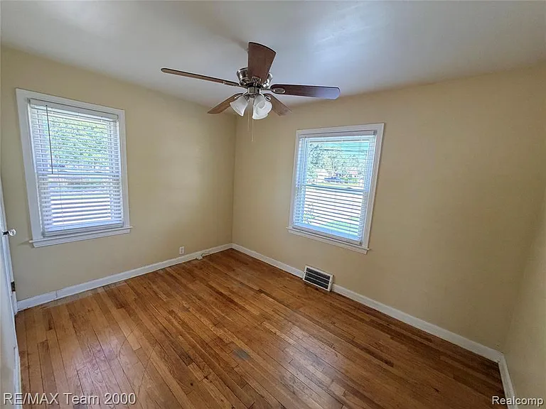 22959 Cleveland St — Photo 5