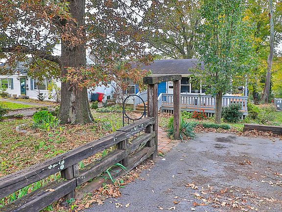 2nd image of 1623 Hutchinson Ave