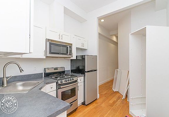 2nd image of 291 Wyckoff Ave APT 1L