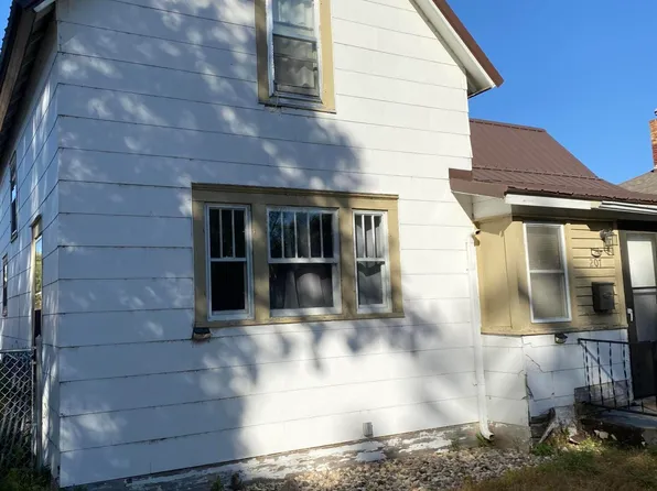 207 3rd Ave SW, Watertown, SD 57201