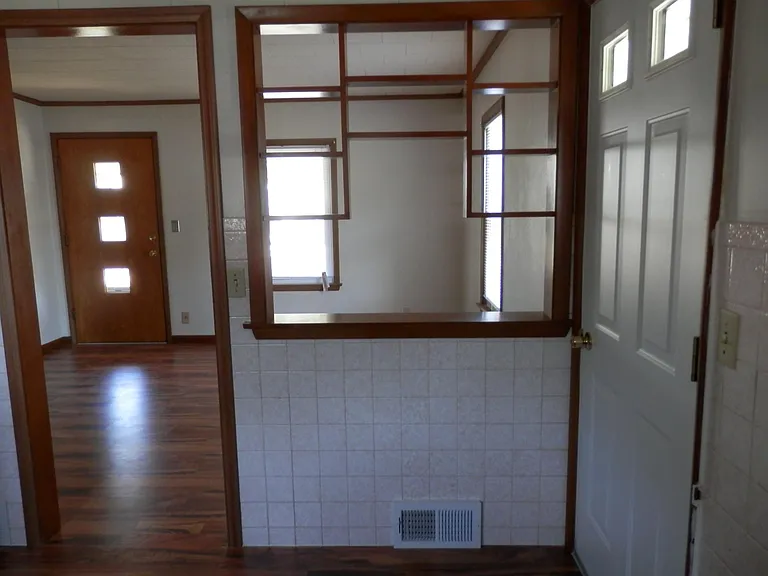 416 Zessin St — Photo 10