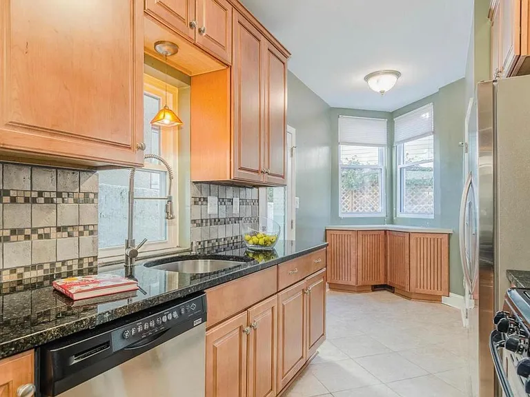 2127 E Fairmount Ave — Photo 12