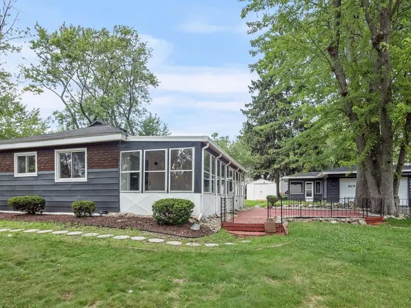 3815 Edgecrest St, West Bloomfield, MI 48324