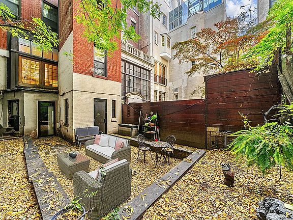 5th image of 43 E 67th St APT 1B