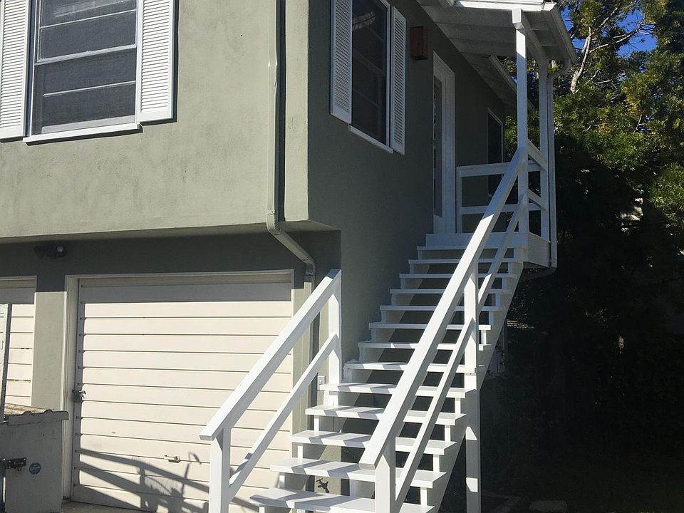 Front entry & dedicated garage unit