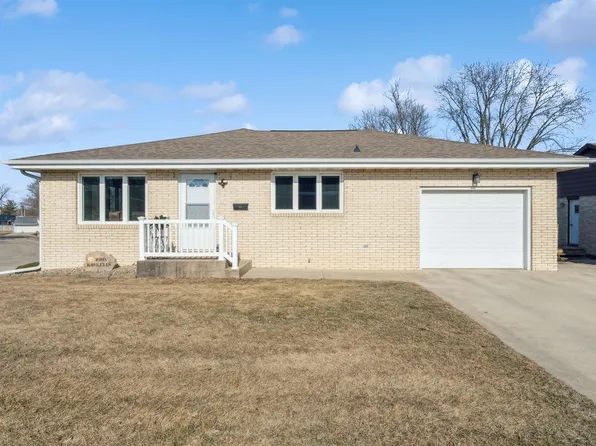 1706 2nd Ave SE, Dyersville, IA 52040