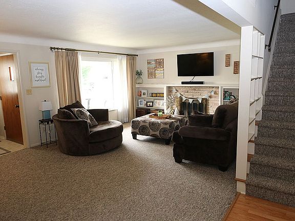 4th image of 21090 Cromwell Ave