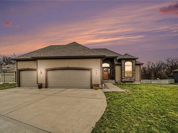 9617 N Adrian Ave, Kansas City, MO 64154