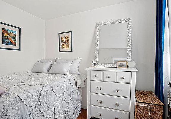 5th image of 9 Patchin Pl APT 8