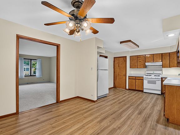 3rd image of 3341 Prairie Ave
