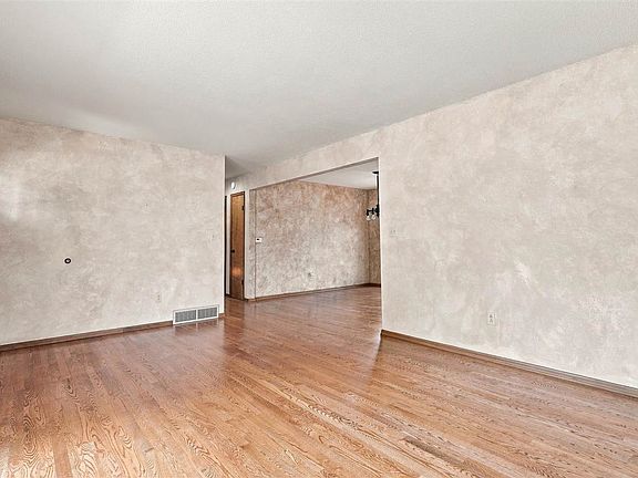 5th image of 905 Paradise Dr