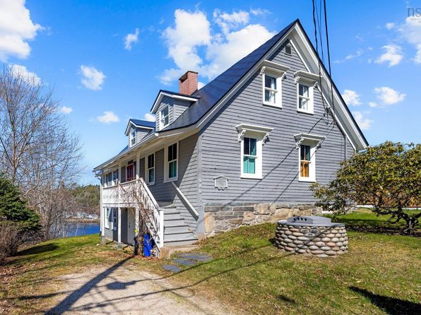 215 Victoria St, Chester, NS B0J 1J0