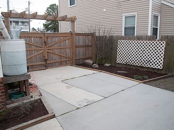 4th image of 1405 W 26th St