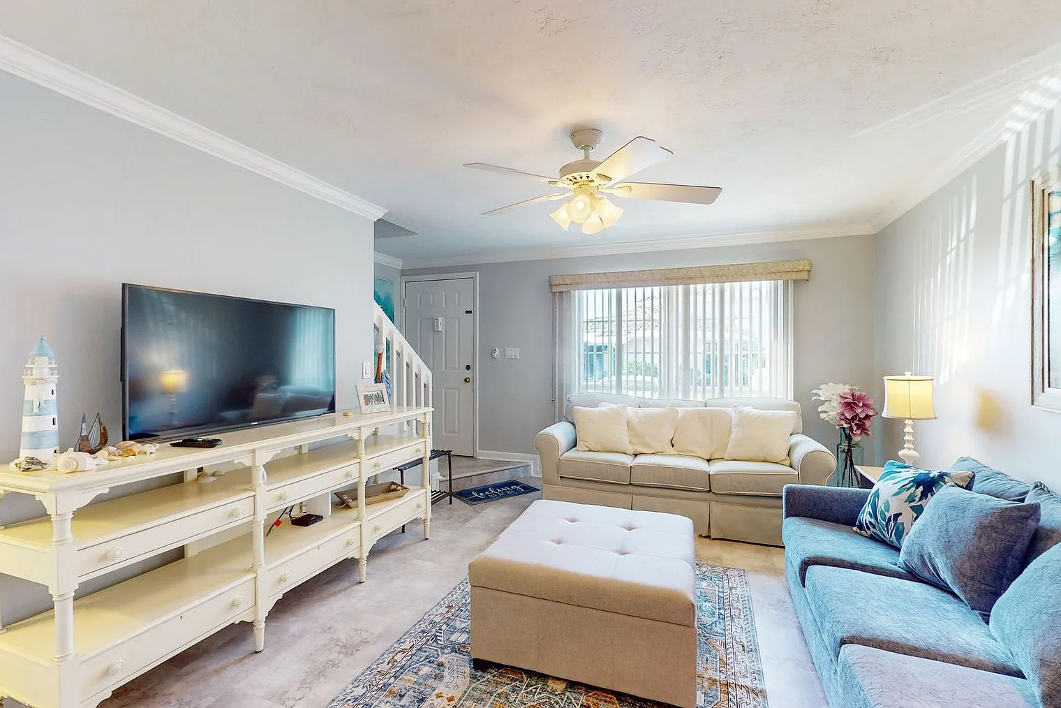 2 bed, 1.0 bath, 1151 sqft, $3,951 — Photo 3