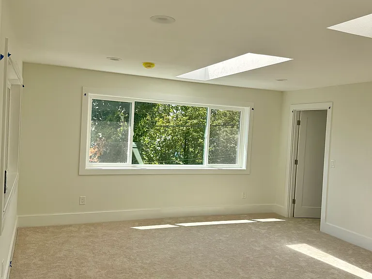 20214 NE 18th Pl #B — Photo 12