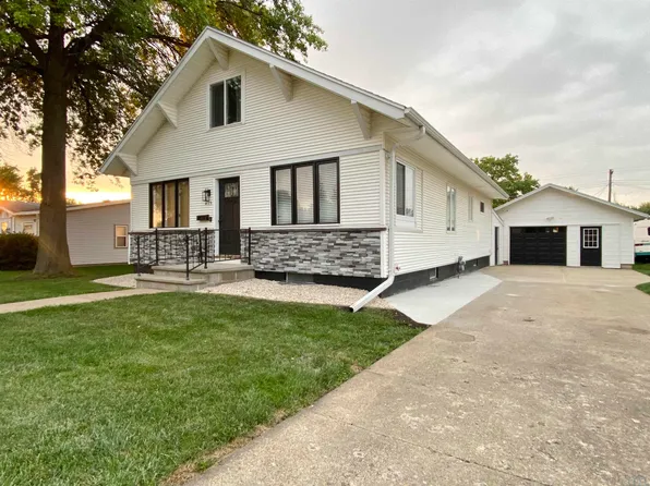 415 7th St SW, Le Mars, IA 51031
