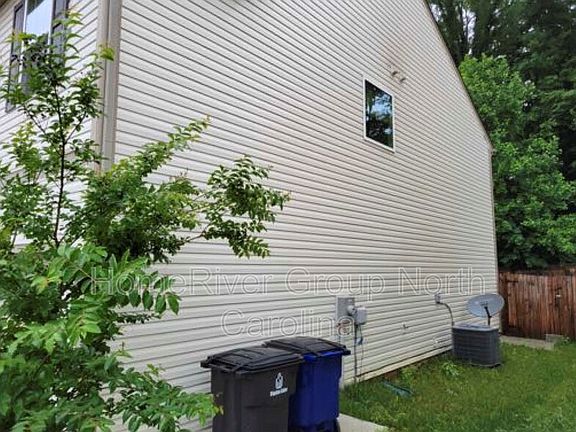 3rd image of 464 Green Arbor Ln