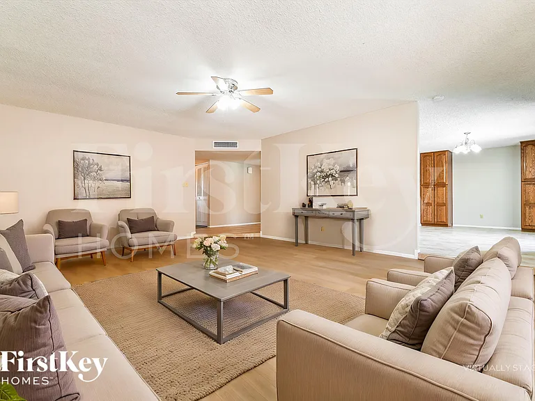 614 E Greenway Dr — Photo 5