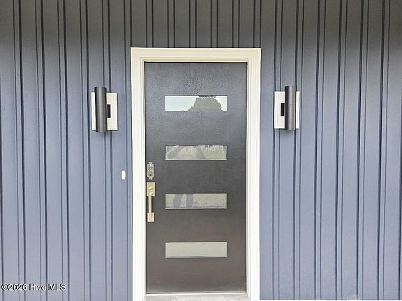 3rd image of 713 Windchime Court