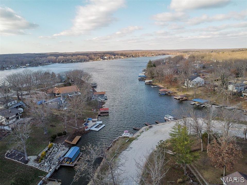 1st image of 467 Lakeshore Dr