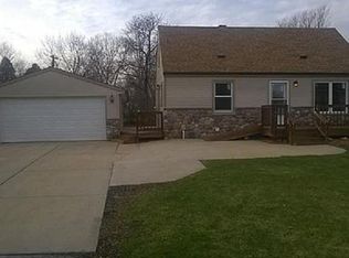 1441 S 167th St, New Berlin, WI 53151