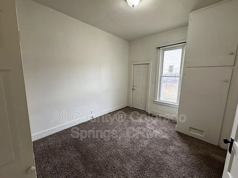219 N 1st St — Photo 7