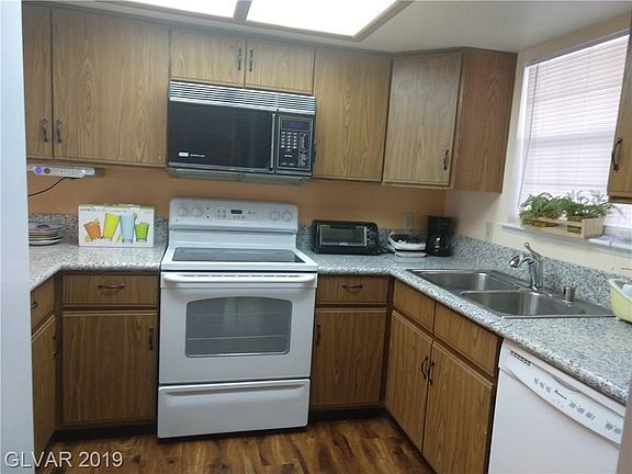 4th image of 3823 S Maryland Pkwy Unit C9