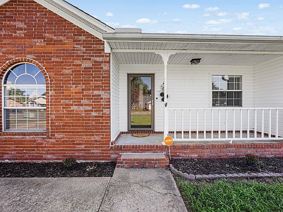 4th image of 15 Red Oak Dr