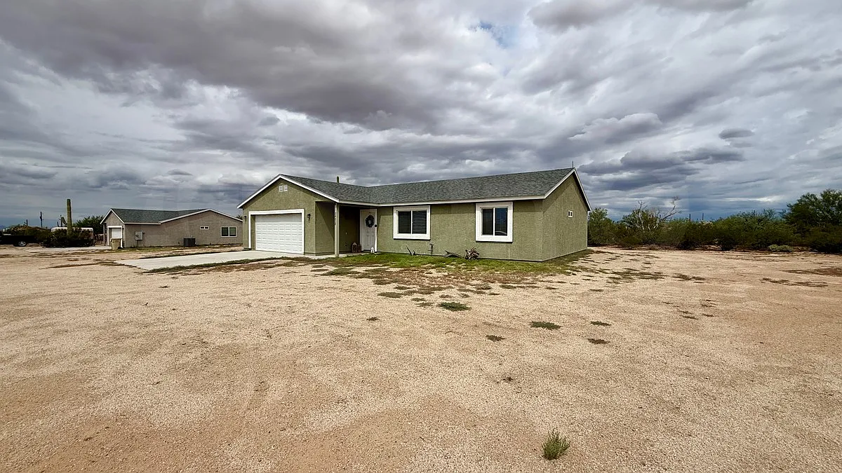 3 bed, 2.0 bath, 1488 sqft, $2,100 — Photo 4
