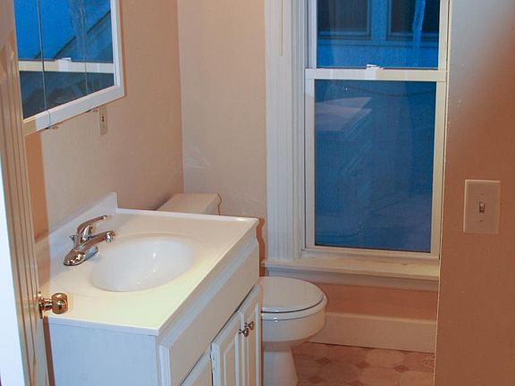 3rd image of 2727 Taylor St NE #2