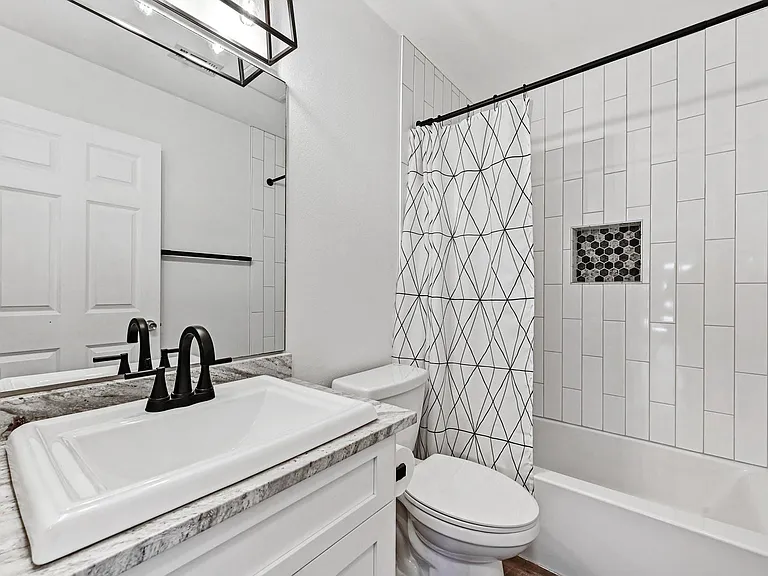 94 Robert T Martinez Jr St — Photo 9