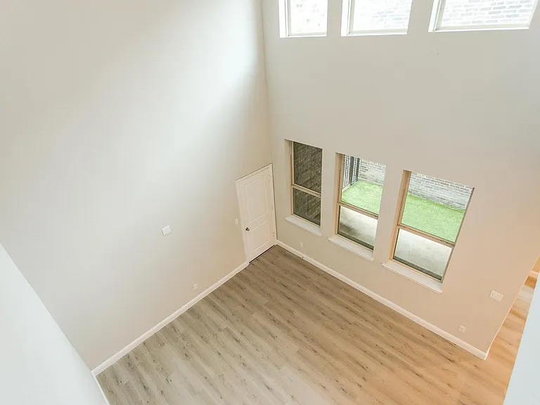 7504 Palisades Dr — Photo 5