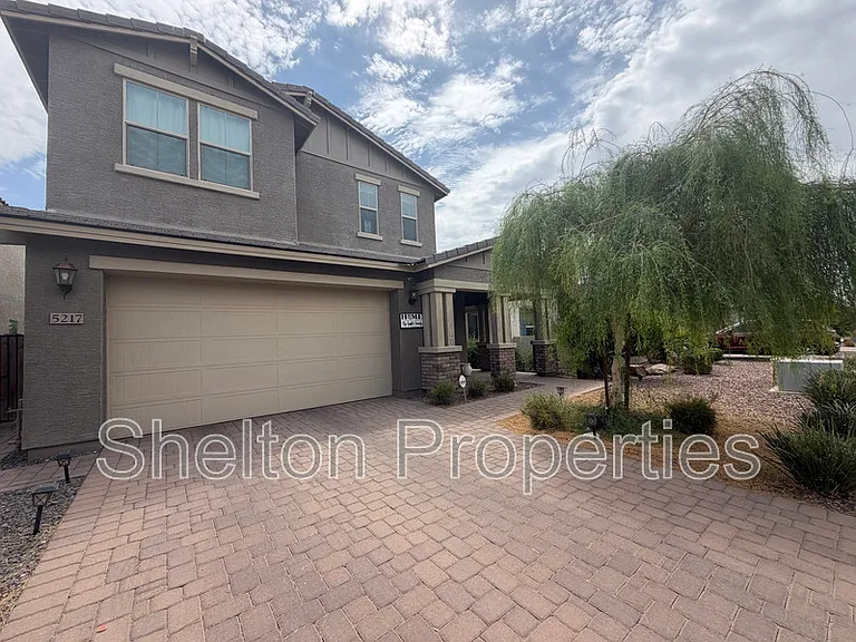 5217 N 79th Dr — Photo 2