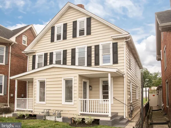 604 W Main St, Waynesboro, PA 17268