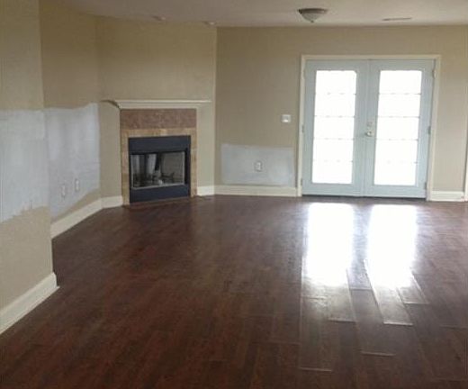 4th image of 3920 Charles Dr